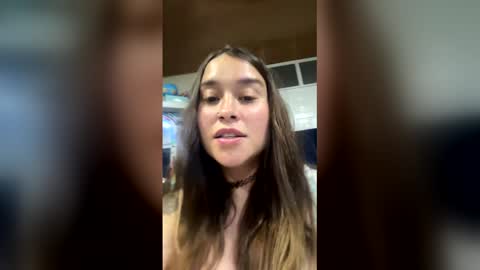 kloelamaravilla18 online show from March 12, 2026, 4:07 am