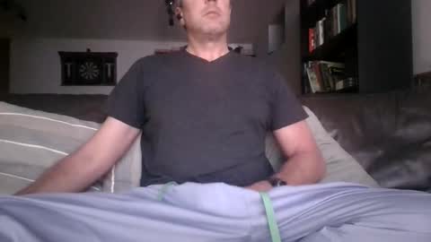 Knight3975 online show from April 13, 2026, 7:47 am