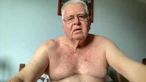 Snapshot of knights2001 chatting on February 12, 2026, 4:29 am Aussiedude online show from February 12, 2026, 4:29 am