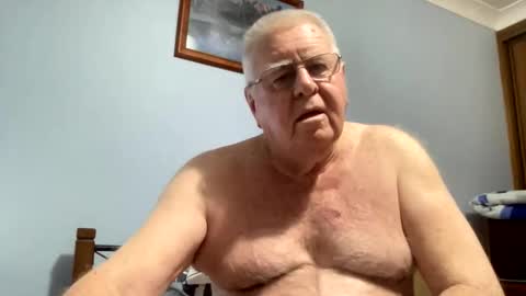 Snapshot of knights2001 chatting on March 15, 2026, 10:32 am Aussiedude online show from March 15, 2026, 10:32 am