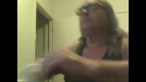 Snapshot of knobout chatting on October 13, 2025, 8:47 am knobout online show from October 13, 2025, 8:47 am