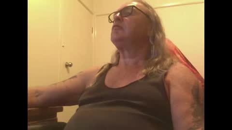 Snapshot of knobout chatting on February 18, 2026, 8:54 am knobout online show from February 18, 2026, 8:54 am