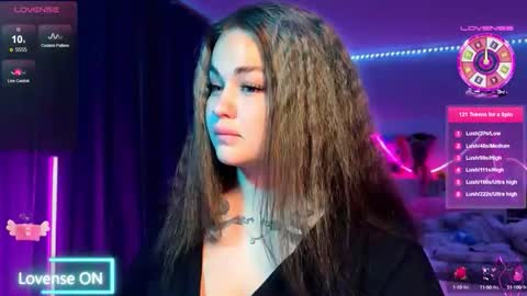 Mia online show from October 2, 2025, 7:54 pm