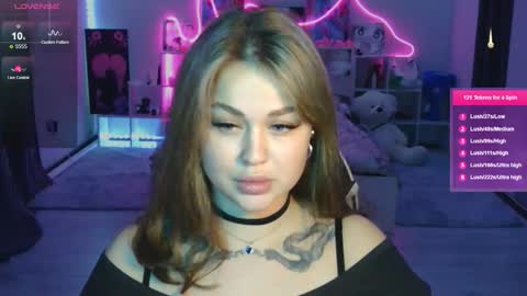 Mia online show from November 7, 2025, 5:13 pm