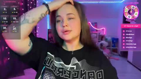 Mia online show from December 19, 2025, 8:27 pm