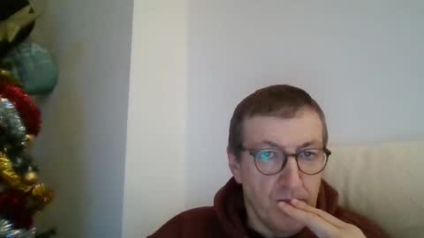 Snapshot of kolesie7 chatting on January 1, 2025, 6:27 pm JUAN CARLOS online show from January 1, 2025, 6:27 pm