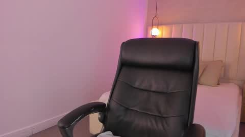 Snapshot of kosmic_21 chatting on February 9, 2025, 12:08 pm K O S M I C online show from February 9, 2025, 12:08 pm