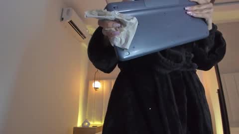 Snapshot of kosmic_21 chatting on February 28, 2025, 6:52 pm K O S M I C online show from February 28, 2025, 6:52 pm