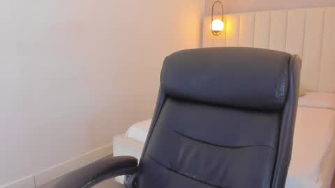 Snapshot of kosmic_21 chatting on September 10, 2025, 12:49 pm K O S M I C online show from September 10, 2025, 12:49 pm