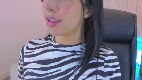 Snapshot of kosmic_21 chatting on October 18, 2025, 12:39 pm K O S M I C online show from October 18, 2025, 12:39 pm