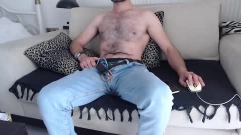 Snapshot of kral_mert chatting on December 8, 2024, 11:14 am Mert online show from December 8, 2024, 11:14 am