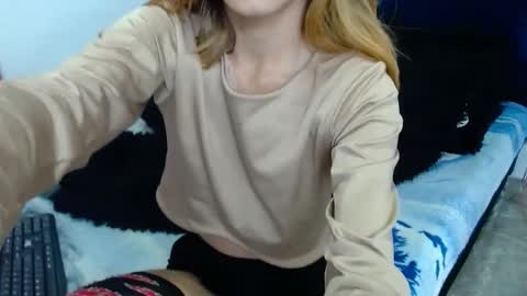 Snapshot of kratos_and_afrodita chatting on January 15, 2026, 12:04 am kratos_and_afrodita online show from January 15, 2026, 12:04 am