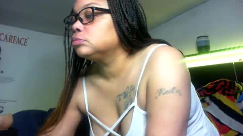 Kremekatie online show from January 12, 2025, 4:18 pm