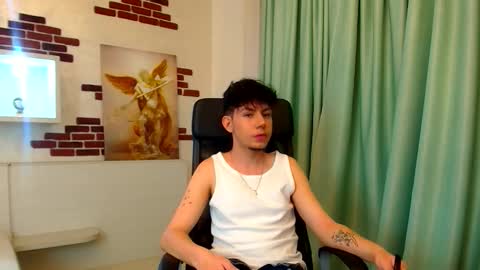 KrewVaughn online show from October 11, 2025, 4:55 am