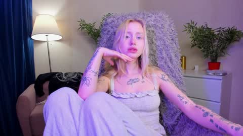 kris_grant online show from January 25, 2025, 10:29 am