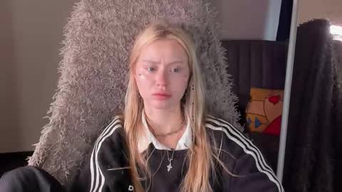 kris_grant online show from September 17, 2025, 10:50 am