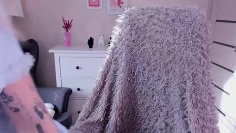 kris_grant online show from October 8, 2025, 8:23 am