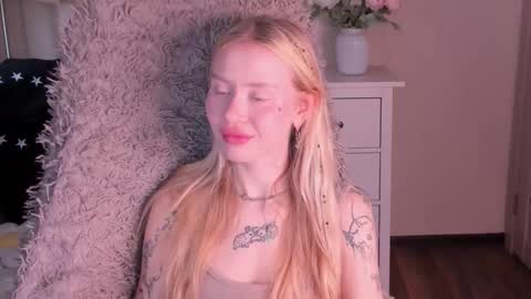 kris_grant online show from October 11, 2025, 9:19 am