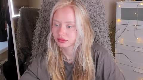 kris_grant online show from October 14, 2025, 10:38 am