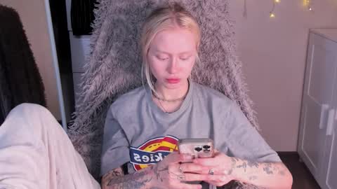 kris_grant online show from November 20, 2025, 10:26 am