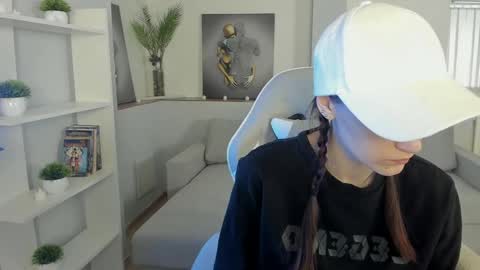 Snapshot of krisdoeill chatting on April 19, 2026, 2:22 am krisdoeill online show from April 19, 2026, 2:22 am