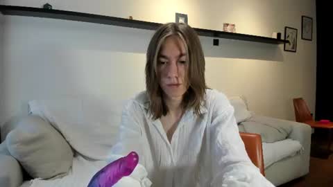 krisfemboy online show from July 21, 2026, 1:57 pm