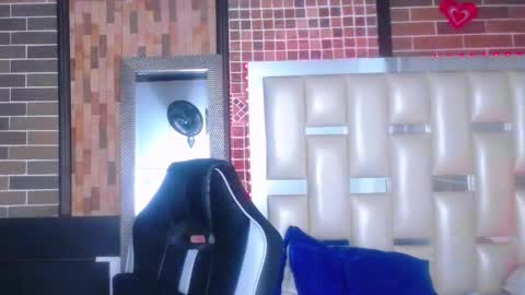 kriss_sweetboobs online show from February 23, 2025, 4:35 pm