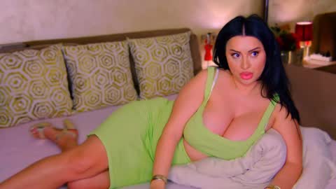 Snapshot of kristal_madness chatting on December 18, 2024, 11:30 pm kristal_madness online show from December 18, 2024, 11:30 pm