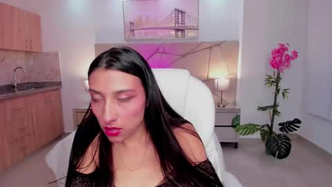 Snapshot of kristen_rousse chatting on September 25, 2025, 9:40 pm Kristine 33 online show from September 25, 2025, 9:40 pm