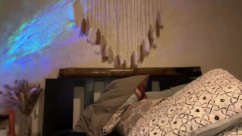 Kristi online show from October 15, 2025, 4:01 am