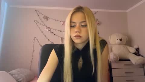 Snapshot of kristifelicien chatting on July 16, 2026, 12:11 pm Blake online show from July 16, 2026, 12:11 pm