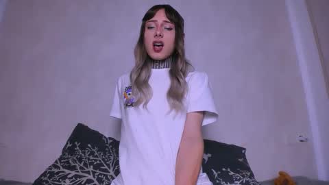 Snapshot of kristinaholland chatting on October 16, 2025, 9:38 pm kristina online show from October 16, 2025, 9:38 pm