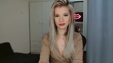 KristineAmore online show from October 15, 2025, 7:19 am