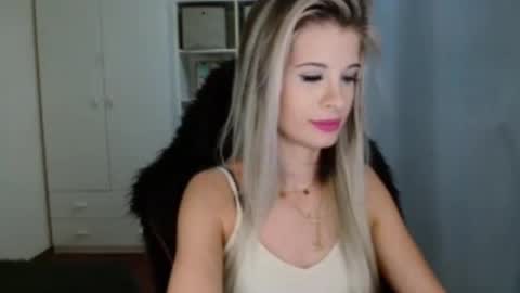 KristineAmore online show from November 5, 2025, 7:36 pm