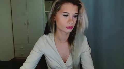 KristineAmore online show from December 22, 2025, 7:16 am