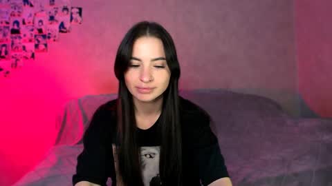 Kristina online show from May 3, 2026, 7:20 pm