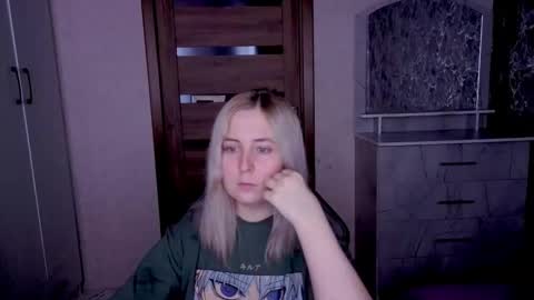 Kristy online show from April 17, 2026, 7:28 pm