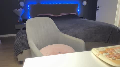 Kristi online show from October 23, 2025, 4:12 am