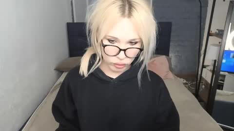 Kristy online show from April 13, 2026, 2:00 pm