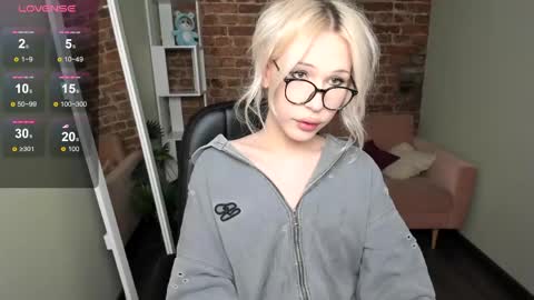 Kristy online show from April 18, 2026, 10:10 pm