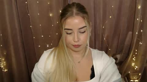 Snapshot of kristyflowers chatting on December 10, 2024, 10:17 am KristyFlowers online show from December 10, 2024, 10:17 am