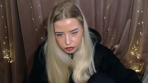 Snapshot of kristyflowers chatting on December 12, 2024, 7:26 pm KristyFlowers online show from December 12, 2024, 7:26 pm