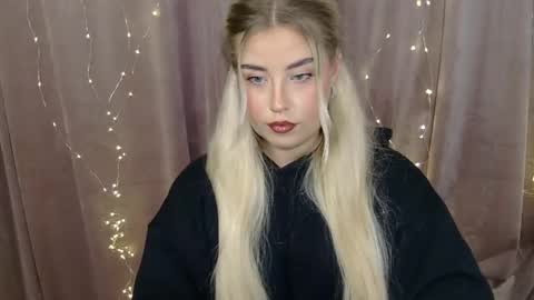 Snapshot of kristyflowers chatting on December 15, 2024, 7:31 pm KristyFlowers online show from December 15, 2024, 7:31 pm