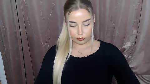Snapshot of kristyflowers chatting on December 17, 2024, 10:01 am KristyFlowers online show from December 17, 2024, 10:01 am
