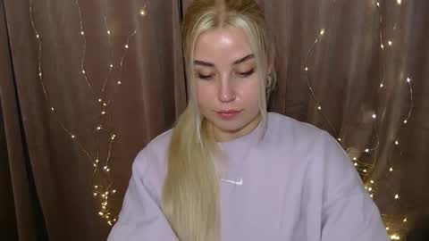 Snapshot of kristyflowers chatting on December 19, 2024, 4:35 pm KristyFlowers online show from December 19, 2024, 4:35 pm
