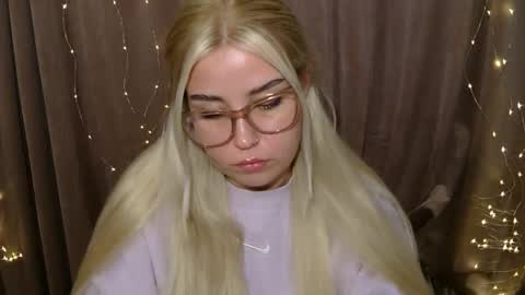Snapshot of kristyflowers chatting on December 19, 2024, 8:23 pm KristyFlowers online show from December 19, 2024, 8:23 pm