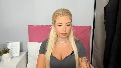 Snapshot of kristyflowers chatting on January 15, 2025, 6:01 am KristyFlowers online show from January 15, 2025, 6:01 am
