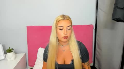 Snapshot of kristyflowers chatting on January 21, 2025, 9:03 am KristyFlowers online show from January 21, 2025, 9:03 am