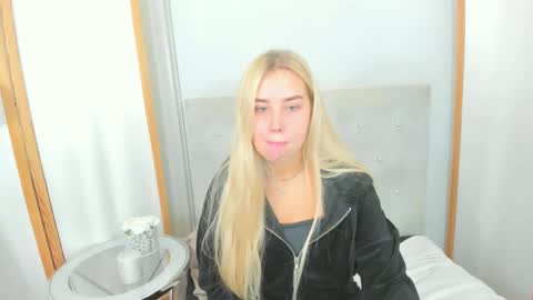 Snapshot of kristyflowers chatting on February 18, 2025, 7:32 am KristyFlowers online show from February 18, 2025, 7:32 am