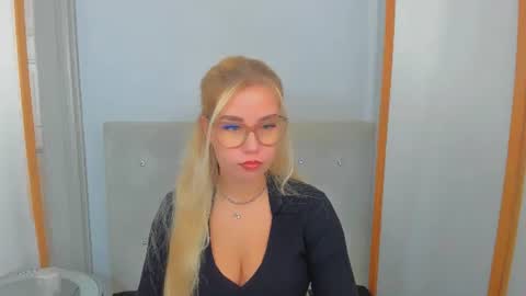 Snapshot of kristyflowers chatting on March 1, 2025, 6:24 am KristyFlowers online show from March 1, 2025, 6:24 am